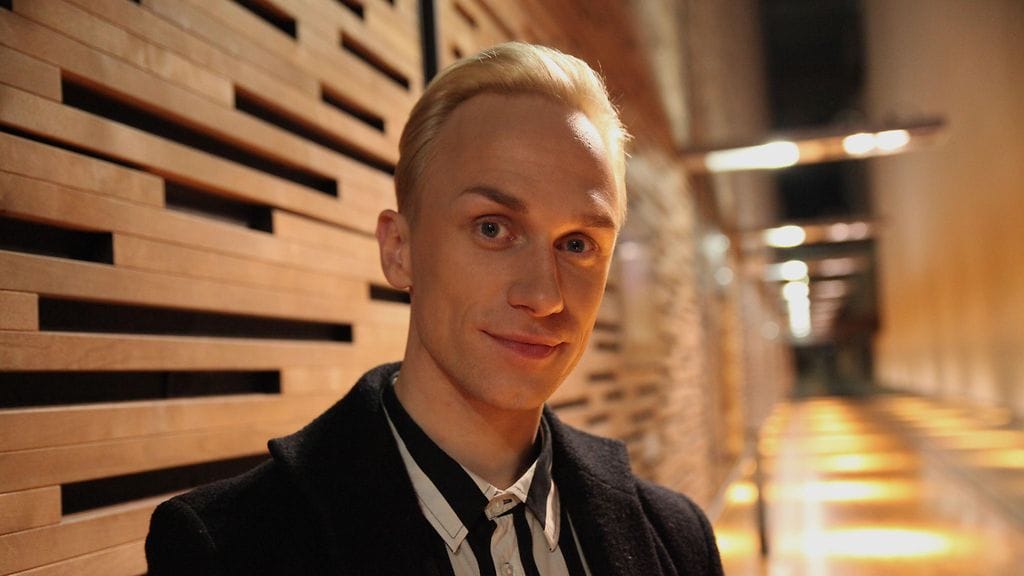 Christoffer Strandbergin Valma-koira hurmaa laulutaidoillaan Instagramissa.