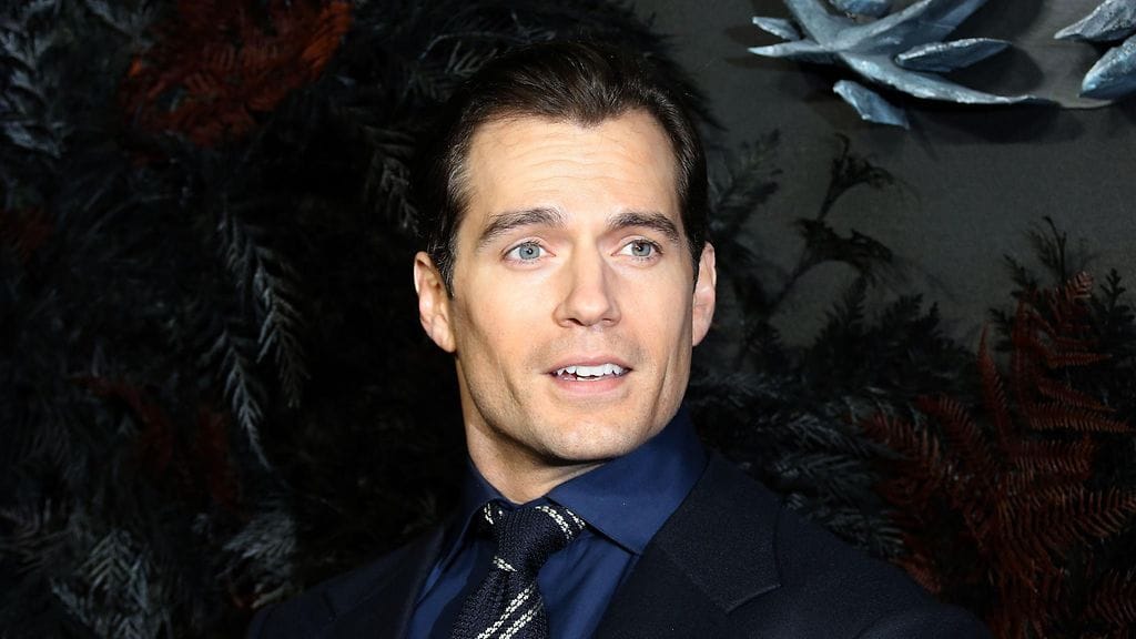 Henry Cavill tähdittää The Witcher -sarjaa.