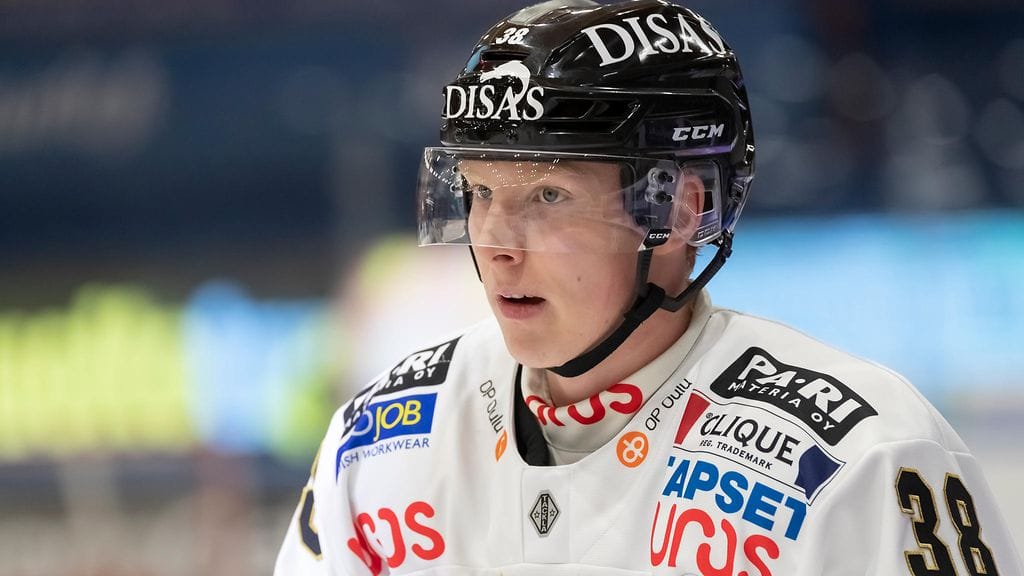 Aku Räty iski kaksi maalia Nuorille Leijonille lauantain Slovakia-ottelussa.