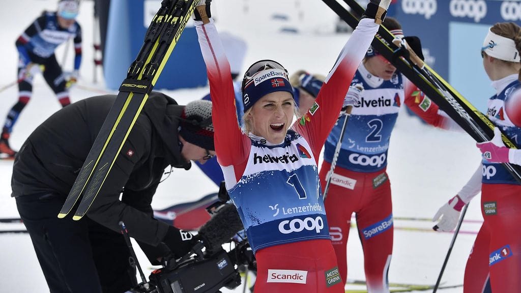 Therese Johaug juhli Tour de Skin avauksessa voittoa, mutta odotettua pienemmällä erolla.