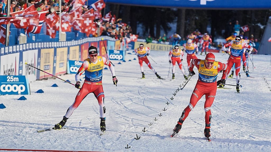 Johannes Hösflot Kläbo pesi Aleksandr Bolshunovin loppukiritaistelussa toisesta sijasta.