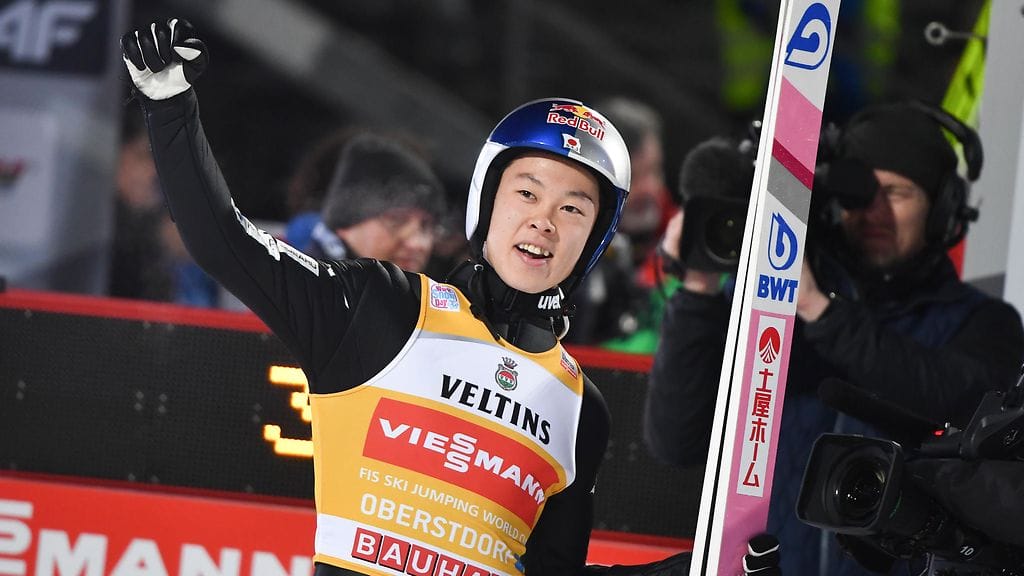 Ryoyu Kobayashi vei mäkiviikon avauskisan nimiinsä.