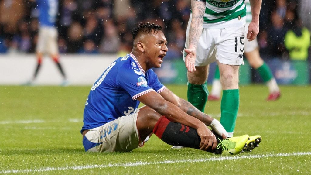 Alfredo Morelos katseli jälleen punaista paikallisottelussa Celticiä vastaan.