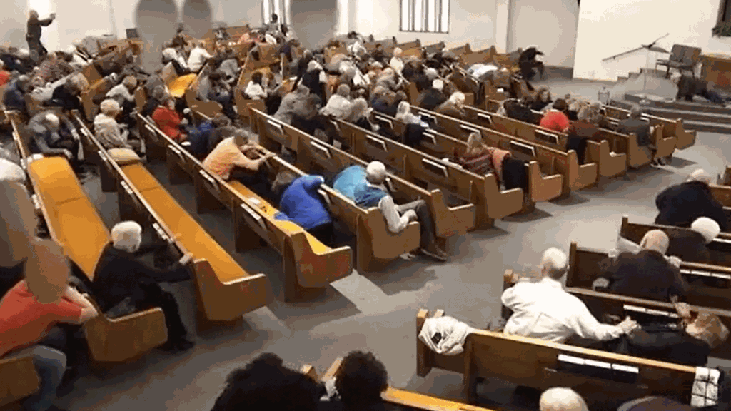 Ampuminen näkyi kirkon jumalanpalveluksesta lähettämässä striimissä.