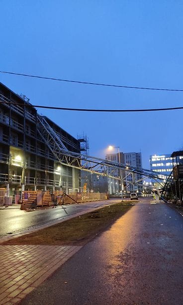 Nosturi kaatui tänään aamulla Vantaan Jokiniemessä.