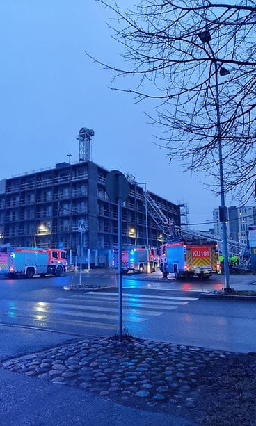 Nosturi kaatui tänään aamulla Vantaan Jokiniemessä.