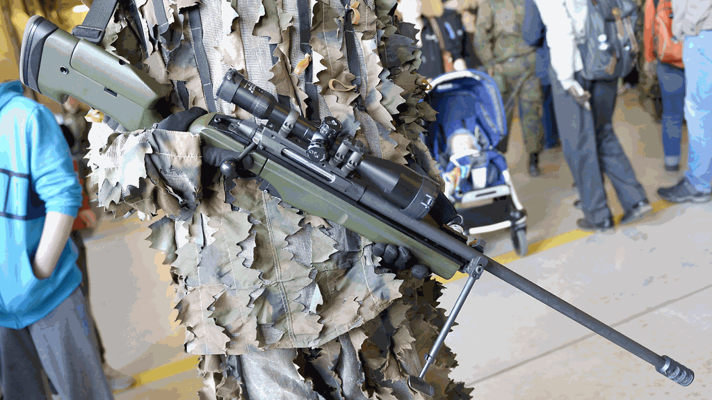 Sako TRG-kivääri esillä yleisölle avoimessa toimintanäytöksessä ja kalustoesittelyssä Kouvolassa vuonna 2016.