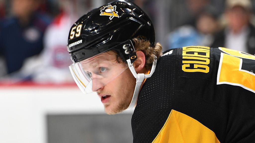 Jake Guentzel loukkaantui vaarallisesti Ottawa Senatorsia vastaan.