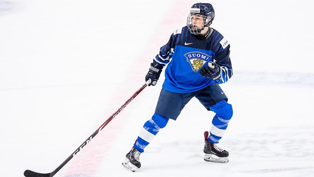 Nelli Laitinen teki Suomen ainoan maalin MM-välierässä Kanadaa vastaan.