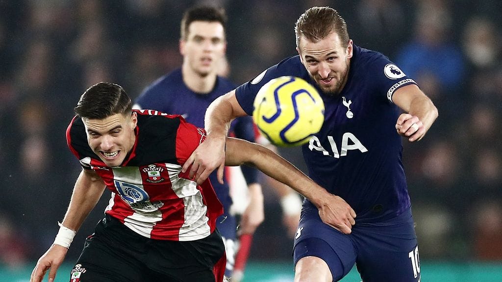 Harry Kane (oik.) loukkaantui Southamptonia vastaan.