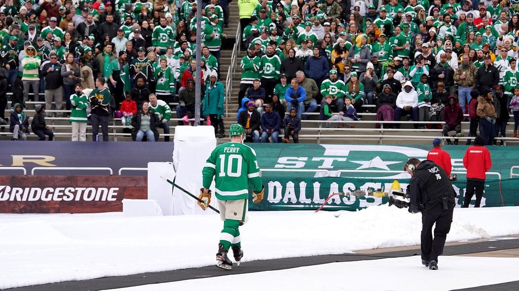Corey Perryn talviklassikko päättyi uudenvuodenpäivänä ulosajoon avauserässä.