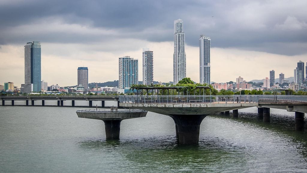 Panama City sijaitsee Tyynenmeren rannalla Panaman kanavan suulla.