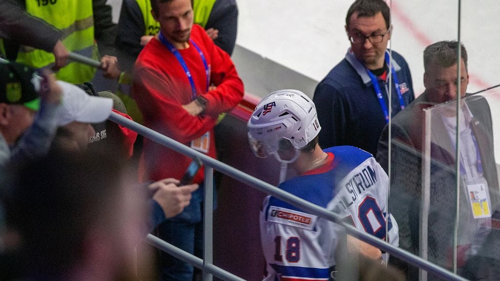 Suomen ja Yhdysvaltojen pelissä nähtiin muun muassa yksi ulosajo, jonka kohteena oli USA:n hyökkääjä Oliver Wahlstrom (kuvassa).