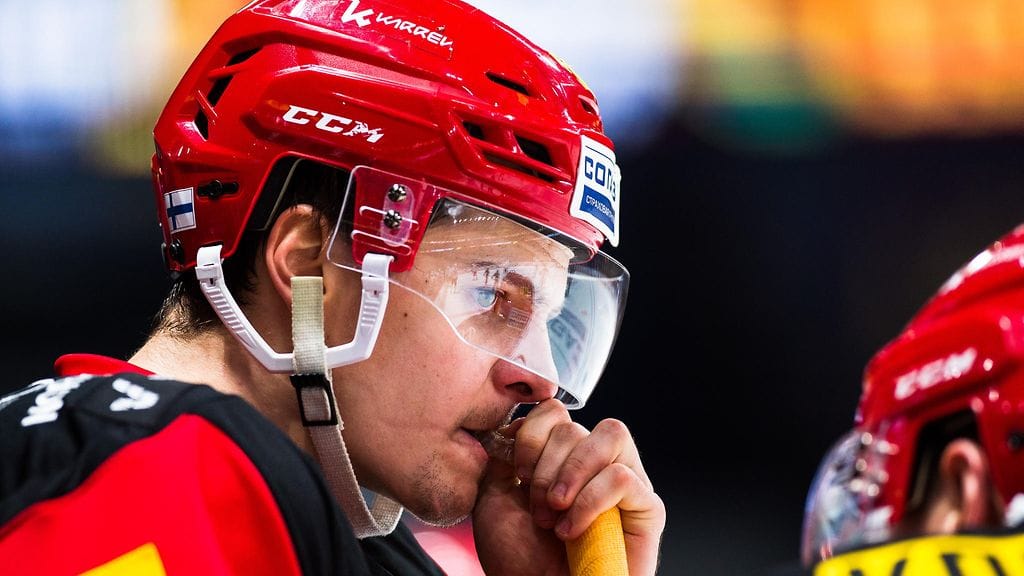 Henri Ikonen loukkaantui Pietarin SKA:ta vastaan.