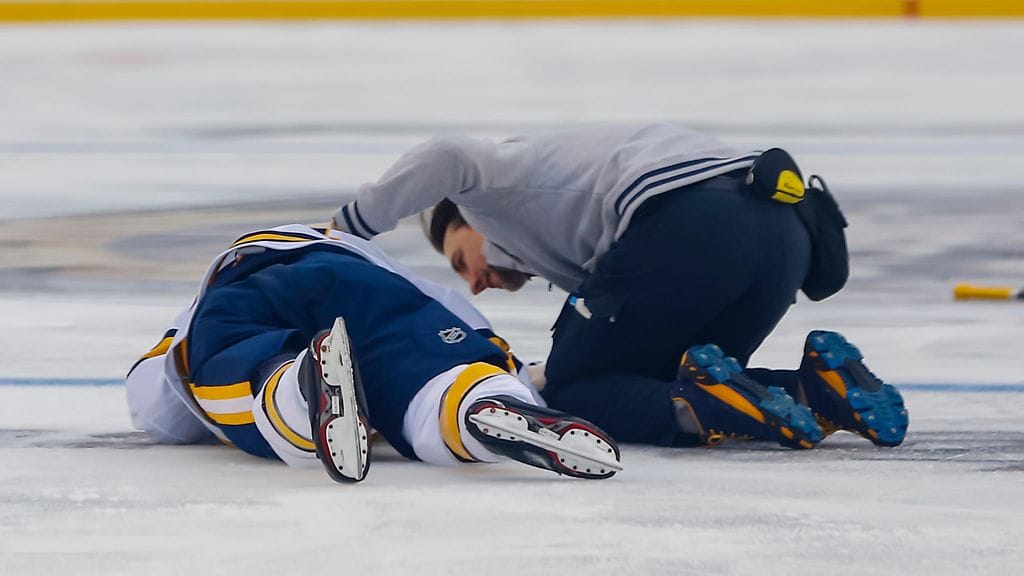 Perryn taklaus osui ikävästi Ryan Ellisiä päähän.