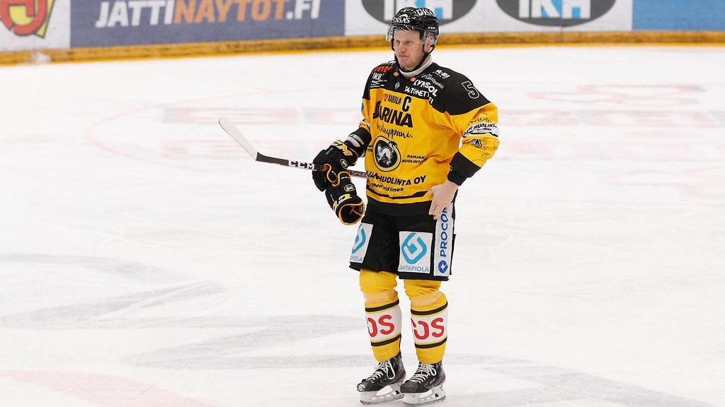 Lasse Kukkonen on pelannut Kärppien paidassa neljällä eri vuosikymmenellä.