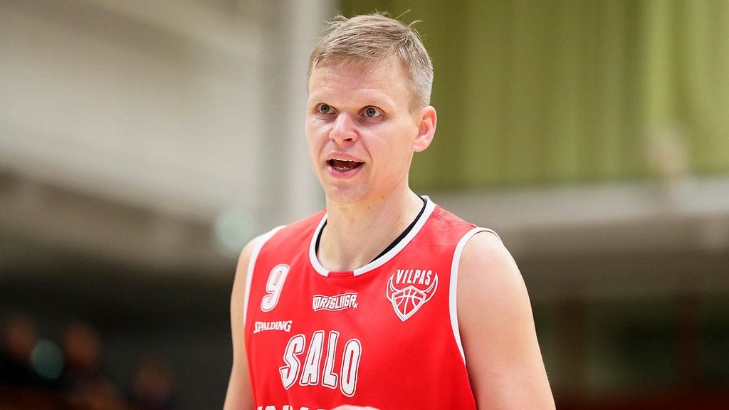 Teemu Rannikon jalka murtui ikävästi viime sunnuntaina pelatussa ottelussa Kouvolan Kouvoja vastaan.