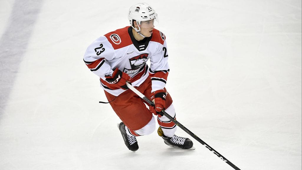 Janne Kuokkanen on esiintynyt edukseen Charlotte Checkersin paidassa.