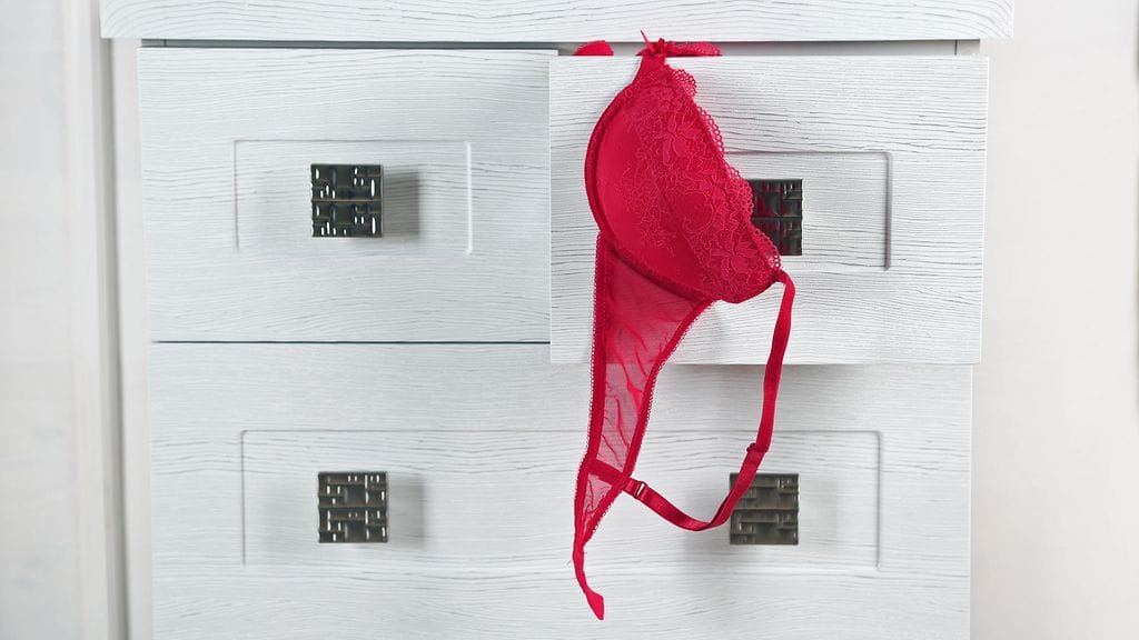 Väärä säilytystapa voi pilata rintaliivit. Kuvituskuva.