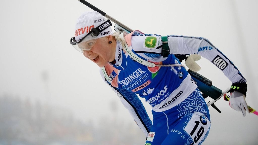 Kaisa Mäkäräinen nosti Suomen hetkellisesti viestin kakkoseksi toisen osuuden päätteeksi.