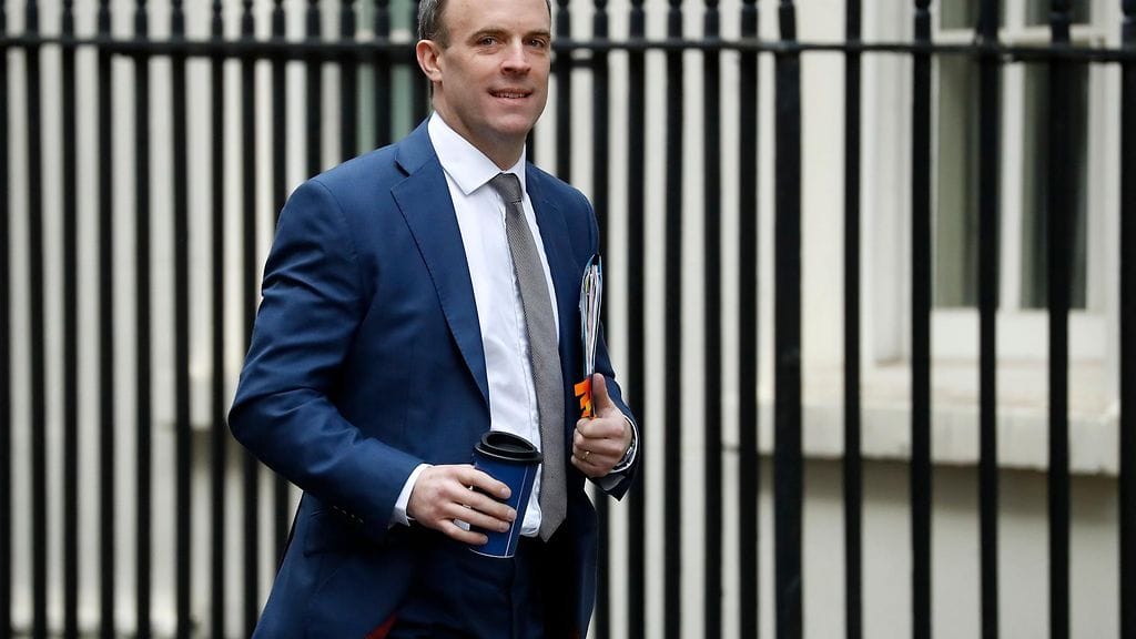 Britannian ulkoministeri Dominic Raab tuomisti suurlähettilään pidätyksen.