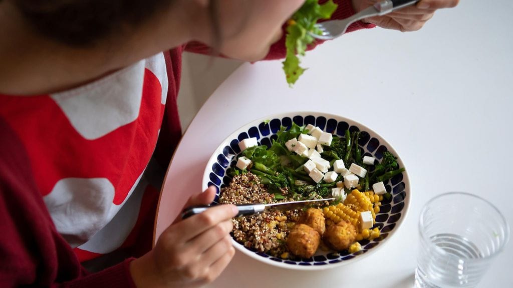 Epidemian ei arvella olevan lähtöisin elintarvikkeesta, vaikka se levisikin ruokailun yhteydessä.