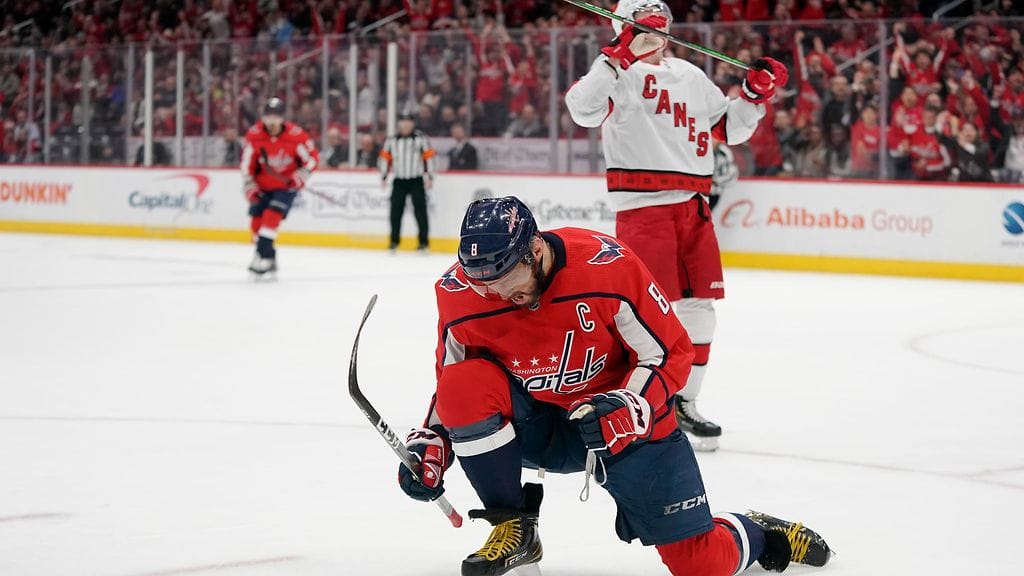 Aleksandr Ovetshkin iski kaksi osumaa Carolina Hurricanesin verkkoon.