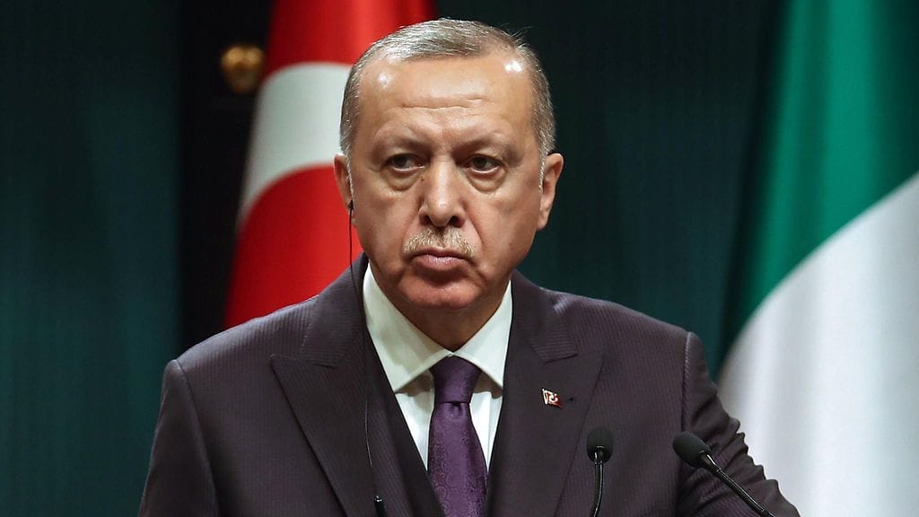 Turkin presidentti Recep Tayyip Erdogan varoittaa Eurooppaa terrorismista.