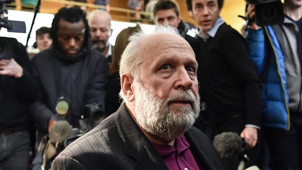 Asianomistajien mukaan Bernard Preynat, 74, kosketteli ja suuteli heitä ja pakotti heidät molemminpuoliseen hyväilyyn toimiessaan partiojohtajana vuosien 1971 ja 1991 välillä.