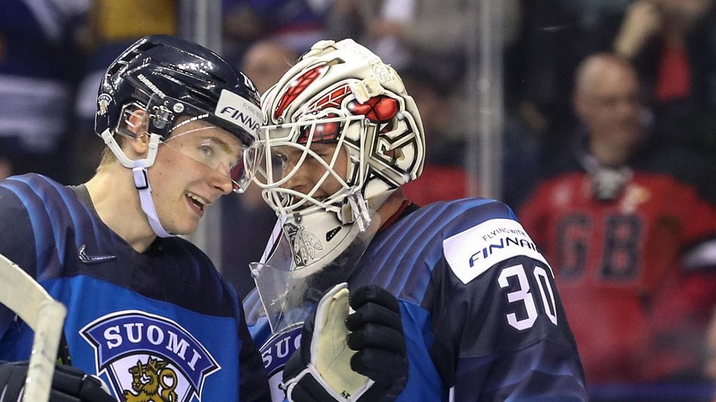 Kaapo Kakko (vas. ja Kevin Lankinen palkittiin Urheilugaalassa.