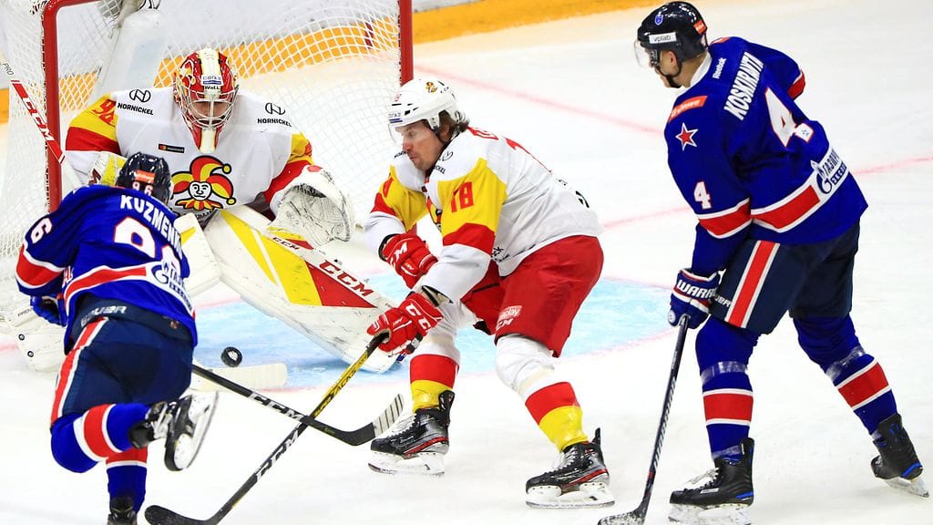 Janins Kalnins Jokerit-maalilla oli kiireinen SKA:n vyöryttäessä hyökkäyksiä.