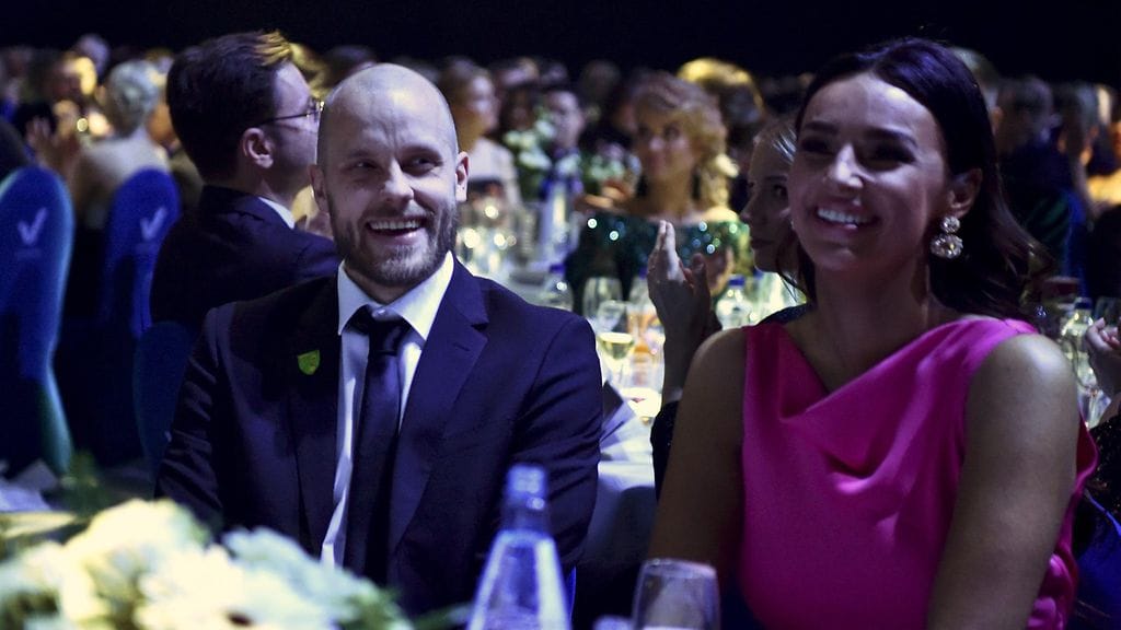 Teemu ja Kirsikka Pukki olivat iloisissa tunnelmissa Urheilugaalassa.