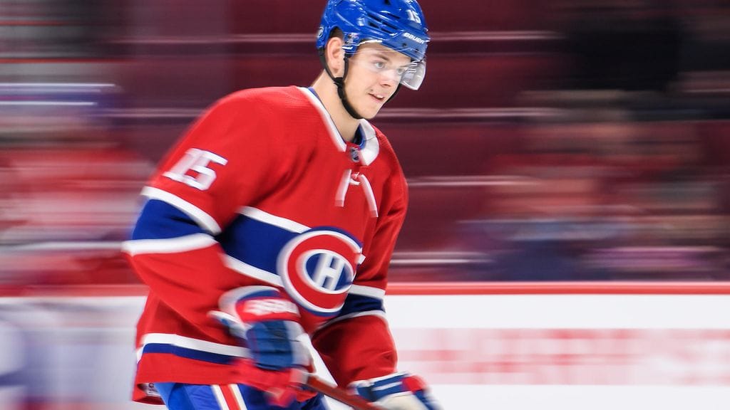 Jesperi Kotkaniemi tiputti hanskat NHL-ottelut.