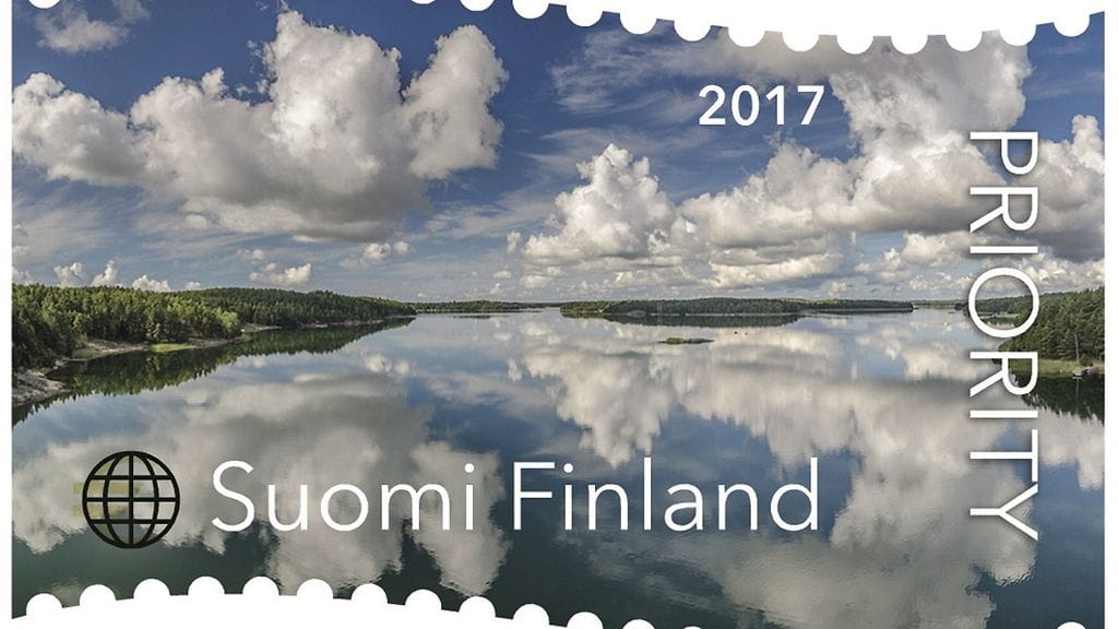 Stiina Hovin Pilviä saaristossa -postimerkki vie vastaanottajalleen palan suomalaista mielenmaisemaa, ja se on kisan voittajana maailman paras postimerkki!