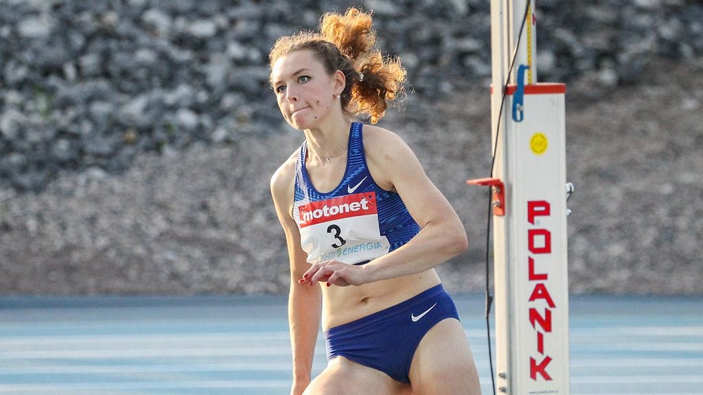 Ella Junnila rikkoi toistamiseen tällä kaudella korkeushypyn halli-SE:n.