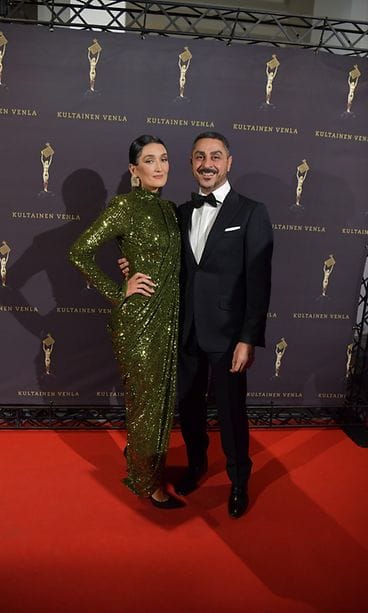 Coco Senay Arman Alizad Kultainen Venla