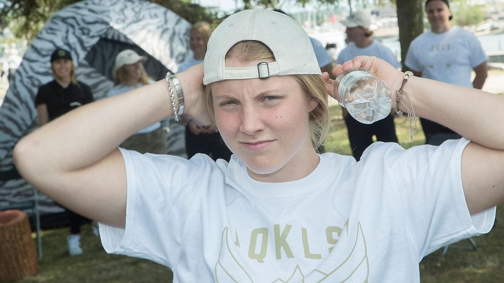 Lumilautailija Carola Niemelä koki kovia Sveitsissä.