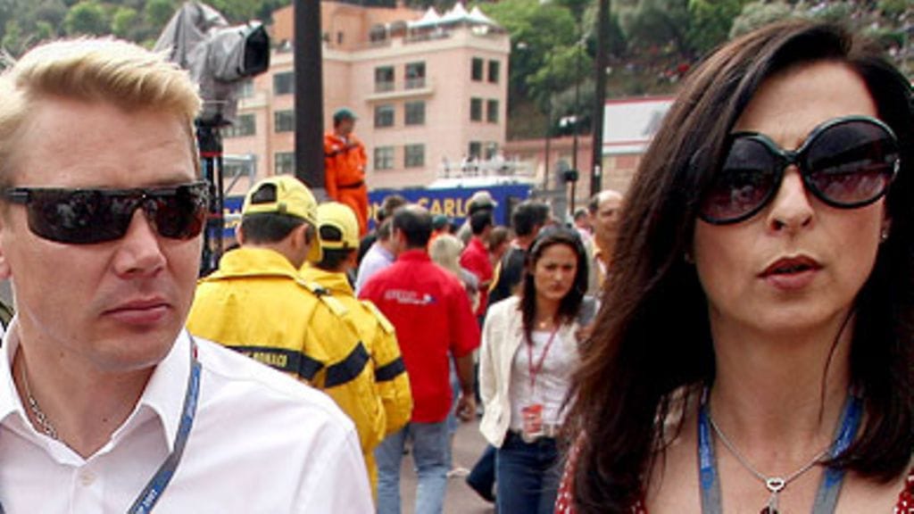 Mika ja Erja Häkkinen Monacossa toukokuussa 2007 (Kuva: EPA/OLIVER WEIKEN)