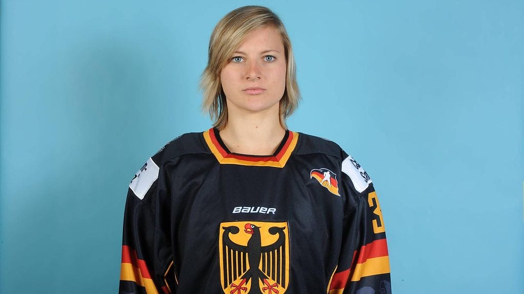 Sophie Kratzer on poissa.