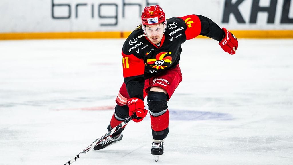 Antti Pihlström palaa tositoimiin.