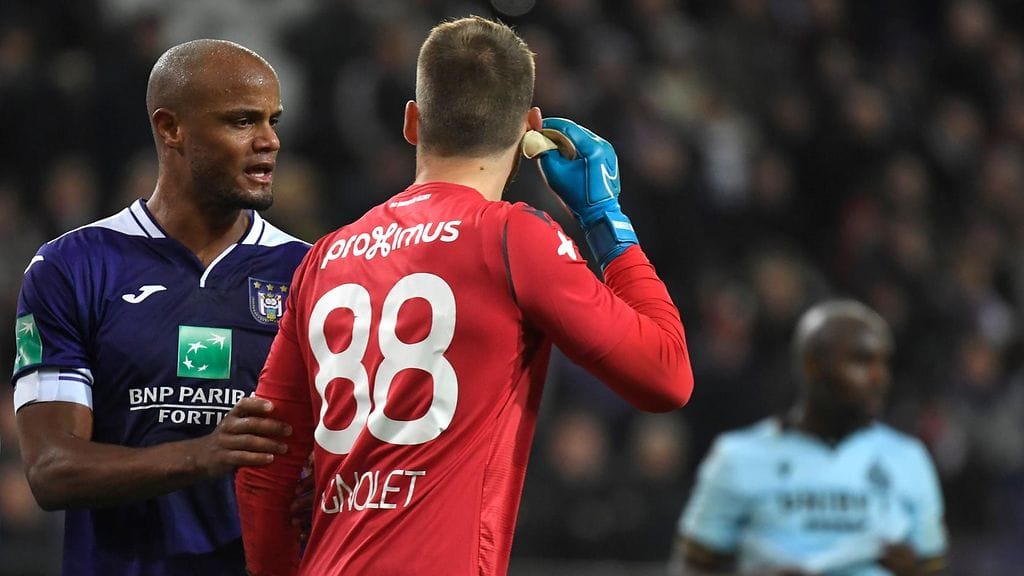 Vincent Kompany puolusti Belgian maajoukkueesta tuttua Simon Mignoletia sunnuntaina.