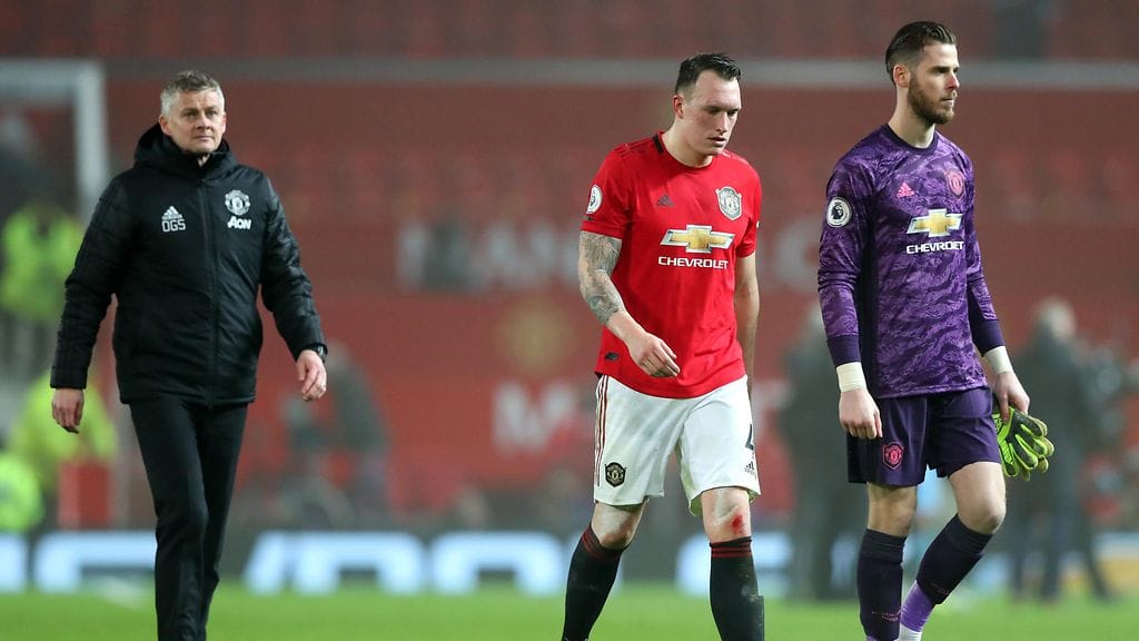 Manchester United kärsi kotonaan kitkerän tappion Burnleylle.