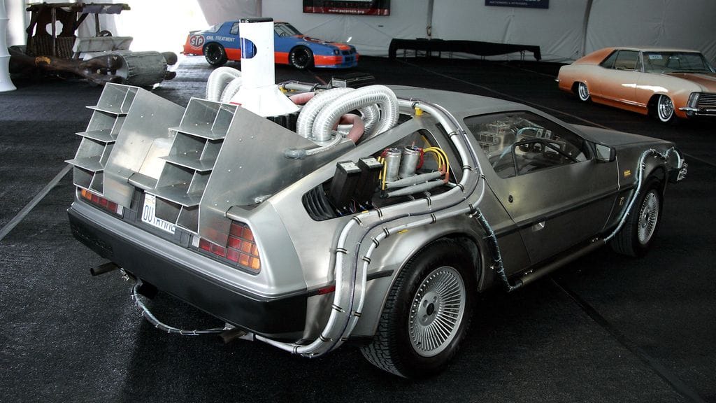 delorean dmc-12 paluu tulevaisuuteen back to the future