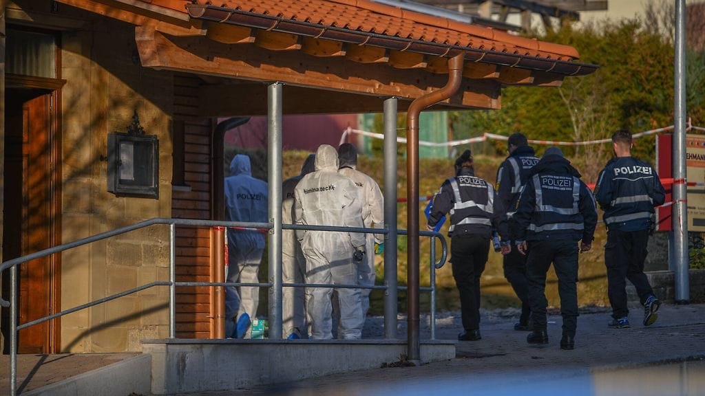 Kuusi ihmistä kuoli ja kaksi loukkaantui joukkoampumisessa Saksan Rot am Seessä.