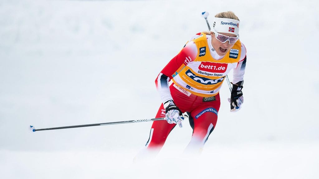 Therese Johaug hiihti voittoon 15,5 sekunnin marginaalilla.