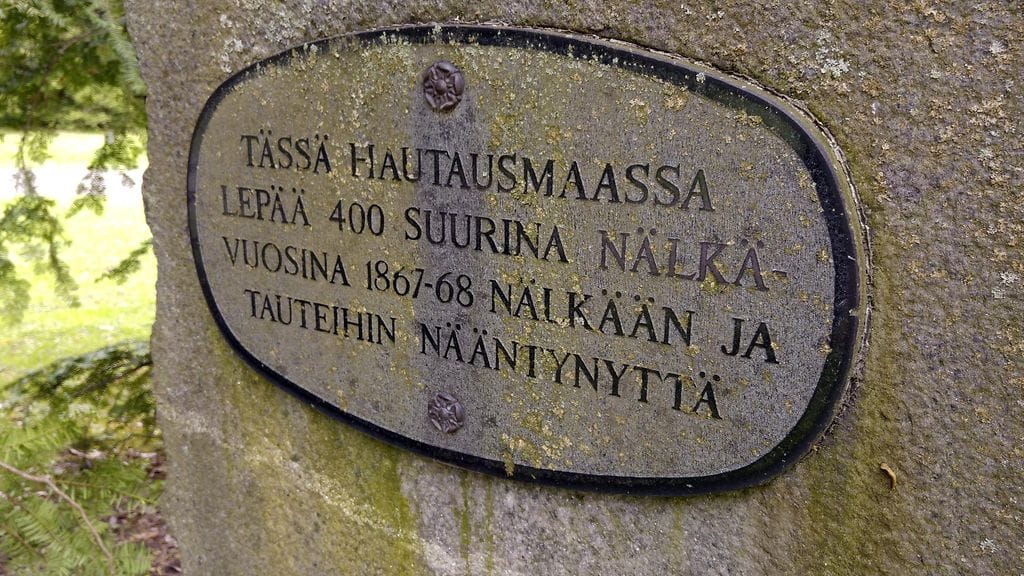 Muistokivi Hämeenlinnan vanhalla hautausmaalla Hämeenlinnassa. Hautausmaalle on haudattu noin 400 nälkään ja tauteihin kuollutta ihmistä vuosina 1867-1868. Muistokivi paljastettiin vuonna 1958.