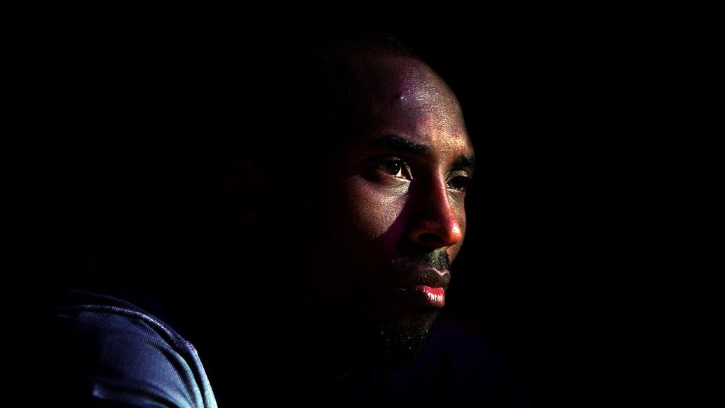 Kobe Bryant menehtyi sunnuntaina helikopteriturmassa 41-vuotiaana. Onnettomuudessa kuolivat Bryantin lisäksi tämän 13-vuotias tytär sekä seitsemän muuta.