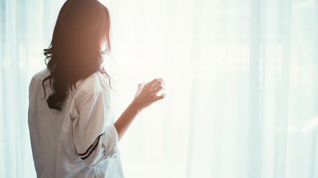 27-vuotiaalla Rhonda Manringilla todettiin neurofibromatoosi vuonna 1995. Kyseessä on perinnöllinen sairaus, jonka takia hänen ihoonsa kehittyy hyvänlaatuisia kasvaimia.