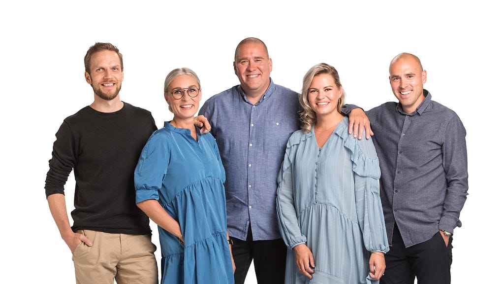 Kotoisa_Kausi_3_Promo_ryhmä_05_Ville_Heino_Seija_Strand_Arto_Kontio_Suvi_Tuokko-Harmoinen_Tero_Kontio_Kuvaaja_pyry_pietiläinen