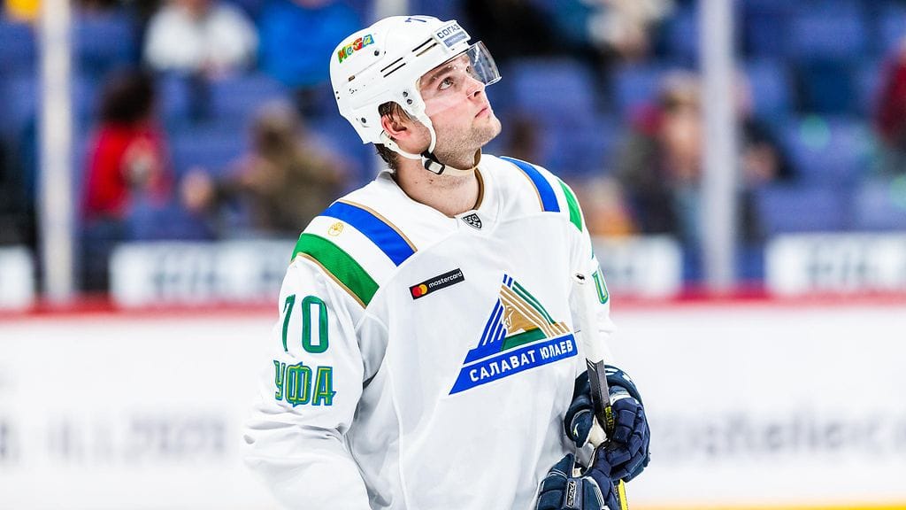 Teemu Hartikainen jatkaa KHL-seura Ufan riveissä.